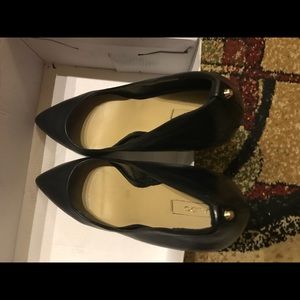 Aldo beautiful black heels - closed toe.